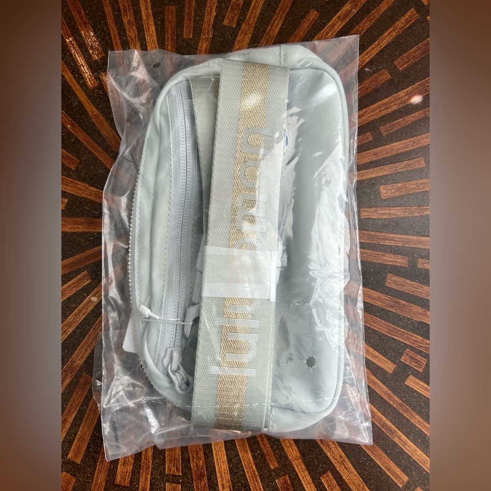 Lululemon Everywhere Crossbody Vapor and Gold New In Sealed Bag